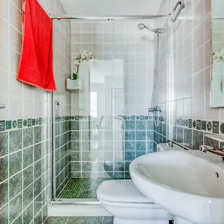 Spacious In With Swimming Pool Holiday home *